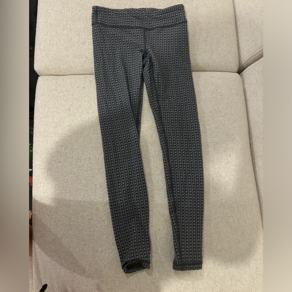 Ivivva black and white leggings